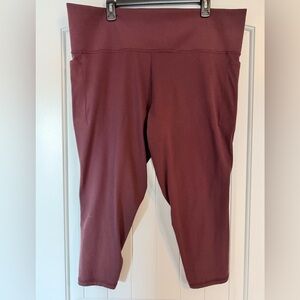 ATHLETA SALUTATION STASH POCKET I 7/8 TIGHT Cranberry/Plum Capri Legging
